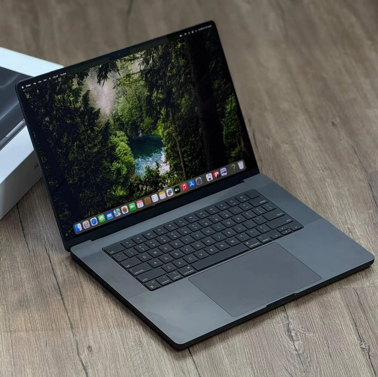 MacBook Pro tại Shop Apple 123. Dùng cho bài Mac cho dân thiết kế / sinh viên IT.
