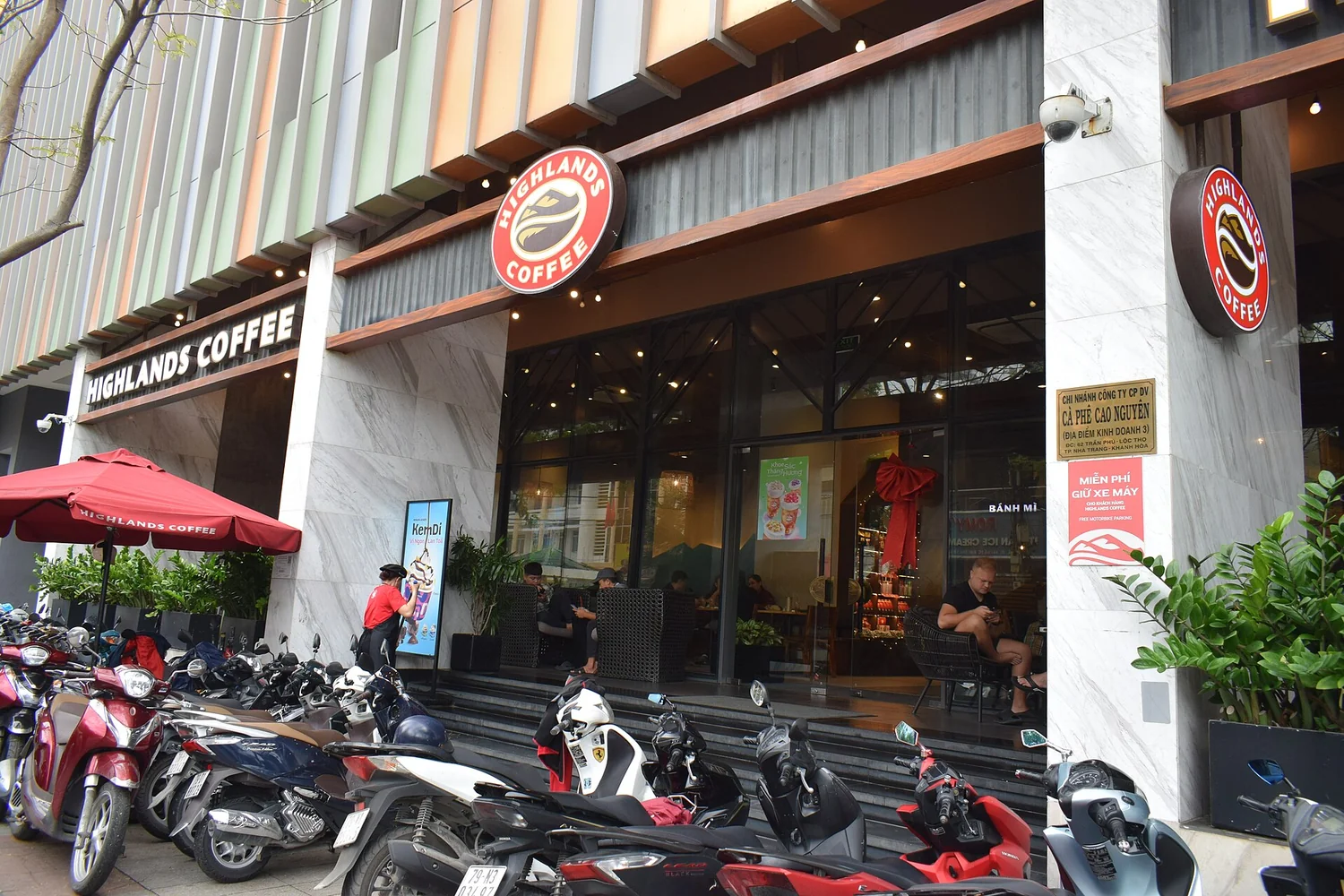 Đồi chè Biển Hồ Pleiku, một địa điểm đẹp và yên bình của Gia Lai