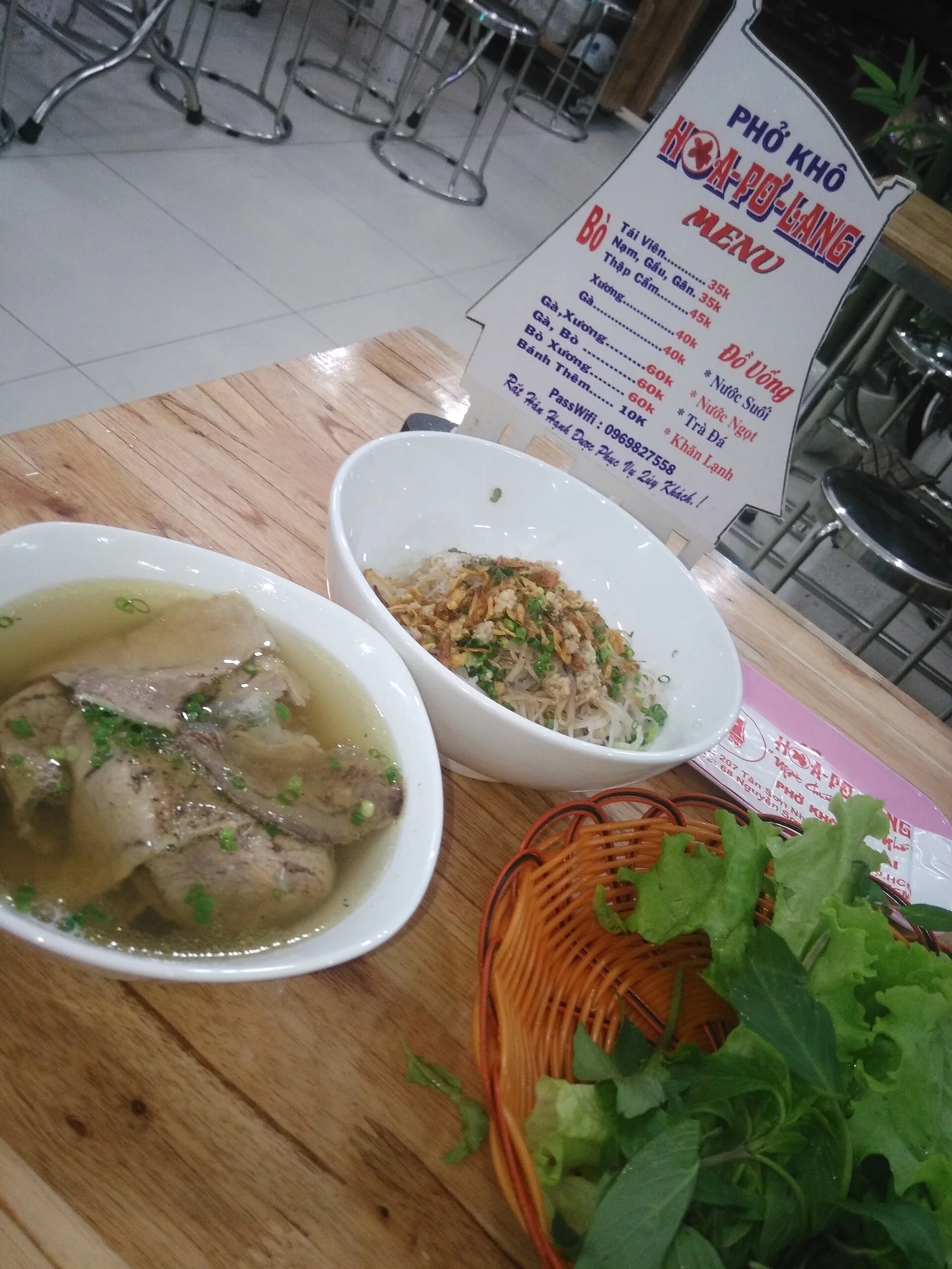 Cảnh đẹp Đồi chè Biển Hồ Pleiku với bầu trời trong xanh