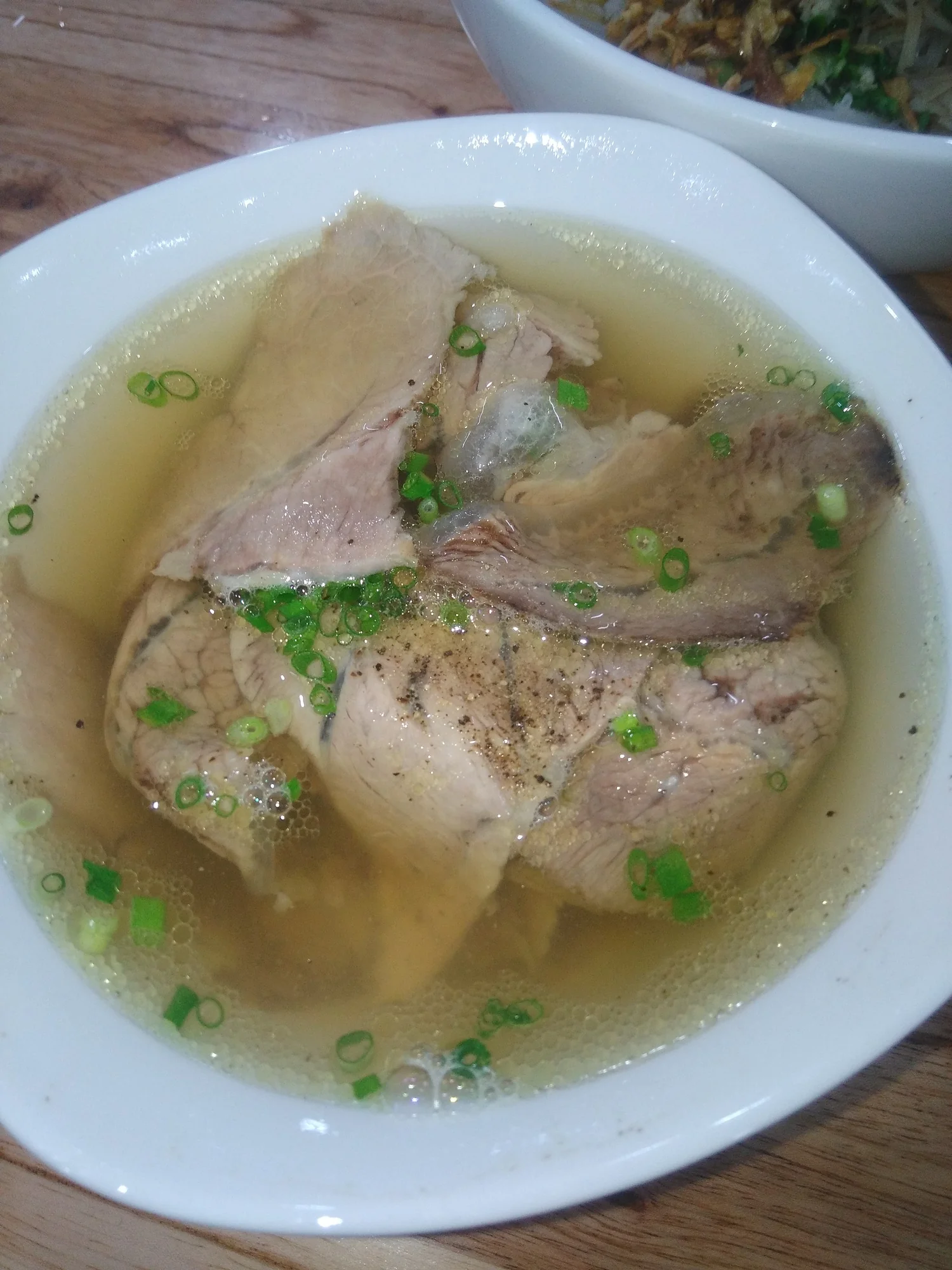 Đồi chè Biển Hồ T'Nưng ở Pleiku, Gia Lai với không khí trong lành, mát mẻ