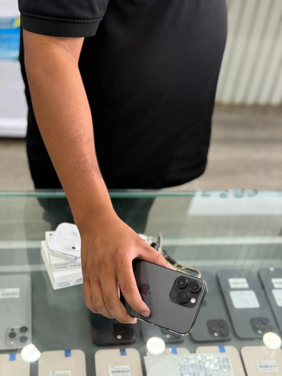 Cảm ơn anh khách đã tin chọn iPhone 15 Pro mới tại Apple 123 Pleiku — niềm tin dựng xây suốt 9 năm uy tín! ❤️
