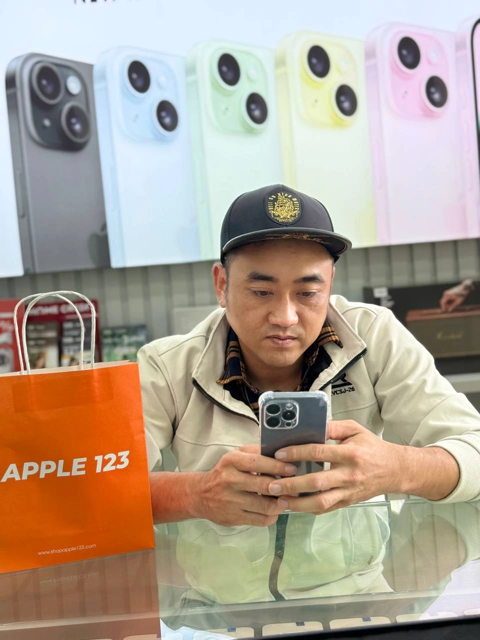Cảm ơn anh khách đã tin tưởng lựa chọn iPhone 15 Pro tại Apple 123. Chúc anh có trải nghiệm thật vui!