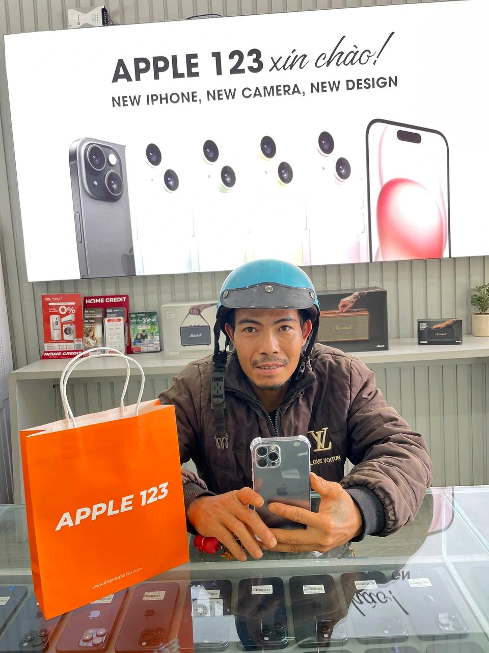 Cảm ơn anh khách đã tin tưởng chọn iPhone 15 Pro tại Apple 123 — chúc anh trải nghiệm thật vui ❤️