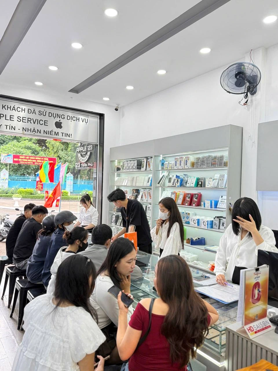 Không khí mua sắm nhộn nhịp tại Apple 123 Pleiku mỗi ngày là niềm vui lớn, cảm ơn quý khách đã tin yêu.