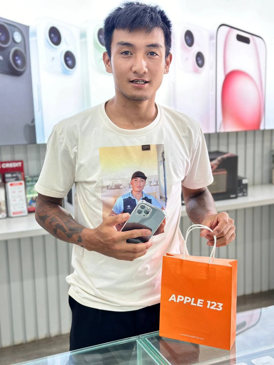 Cảm ơn anh khách đã tin tưởng chọn iPhone 15 Pro tại Shop Apple 123 Pleiku. Chúc anh có nhiều trải nghiệm vui! 😊