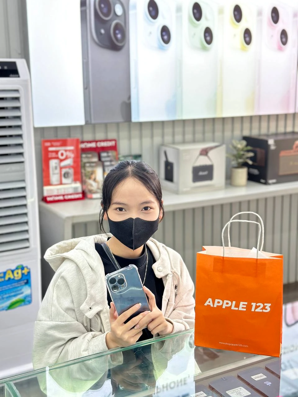 Cảm ơn chị khách đã tin tưởng chọn iPhone 15 Pro tại Apple 123, chúc chị có trải nghiệm thật tuyệt vời! ❤️