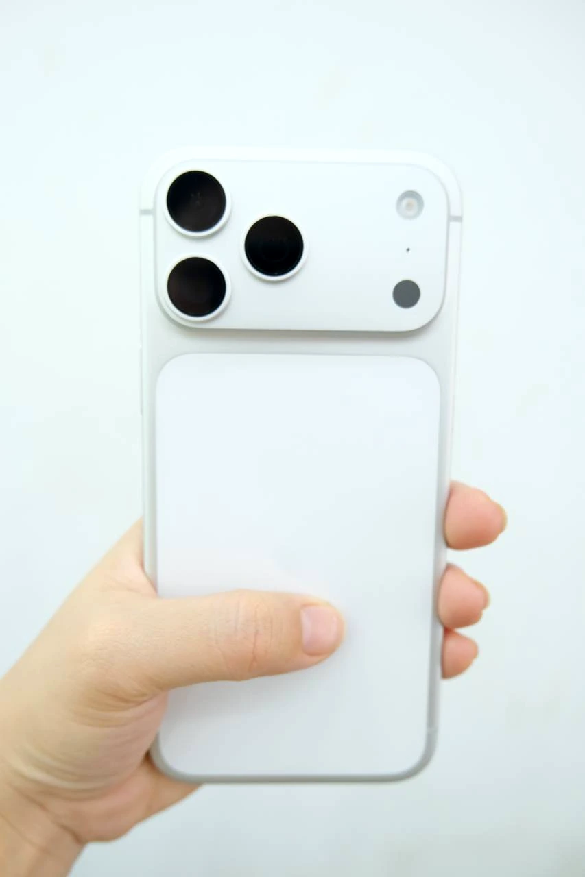 Cảm ơn bạn đã ghé Shop Apple 123 và rước chiếc iPhone Pro Max ưng ý về nhà. Chúc bạn trải nghiệm thật vui!