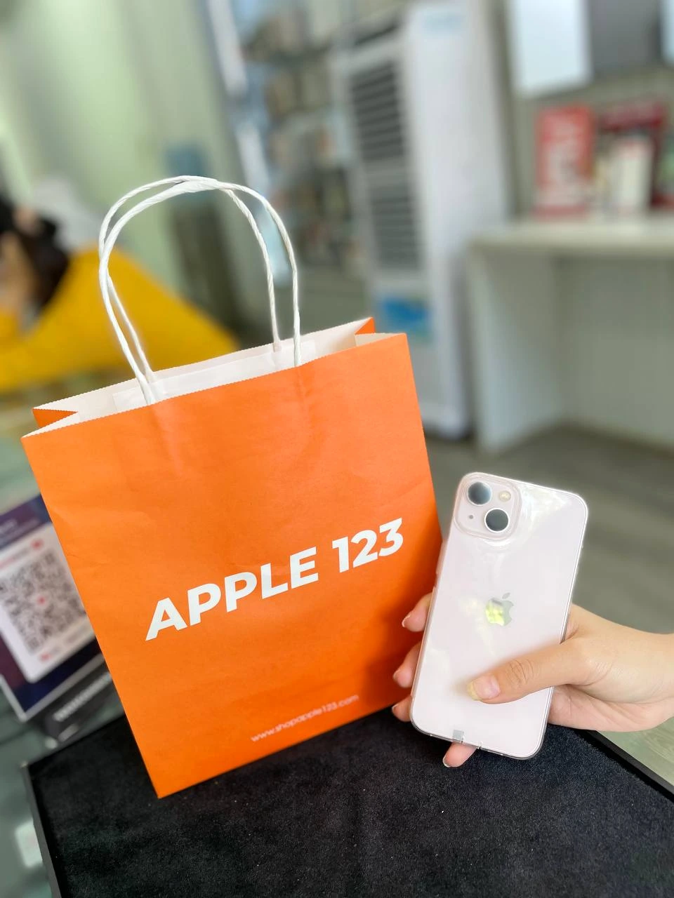 Niềm vui khi chiếc iPhone mới đã sẵn sàng về nhà! Apple 123 Pleiku cảm ơn bạn đã tin tưởng suốt 9 năm qua.