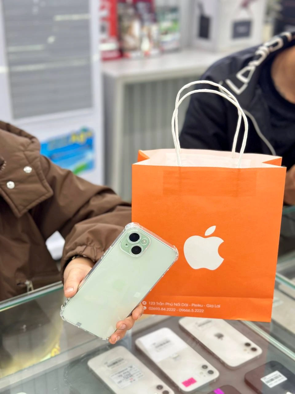 Cảm ơn khách hàng đã tin tưởng chọn iPhone mới tại Apple 123 Pleiku. Chúc bạn có những trải nghiệm thật tuyệt vời!