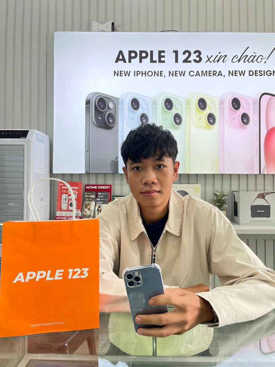 Cảm ơn anh khách đã tin tưởng chọn iPhone 15 Pro tại Apple 123 – chúc anh có trải nghiệm tuyệt vời cùng dế yêu mới! ❤️