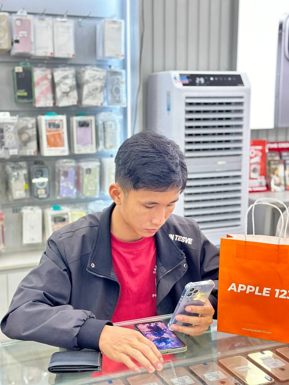Cảm ơn anh khách đã tin tưởng Apple 123 Pleiku để chọn chiếc iPhone mới. Chúc anh có những trải nghiệm thật tuyệt vời!