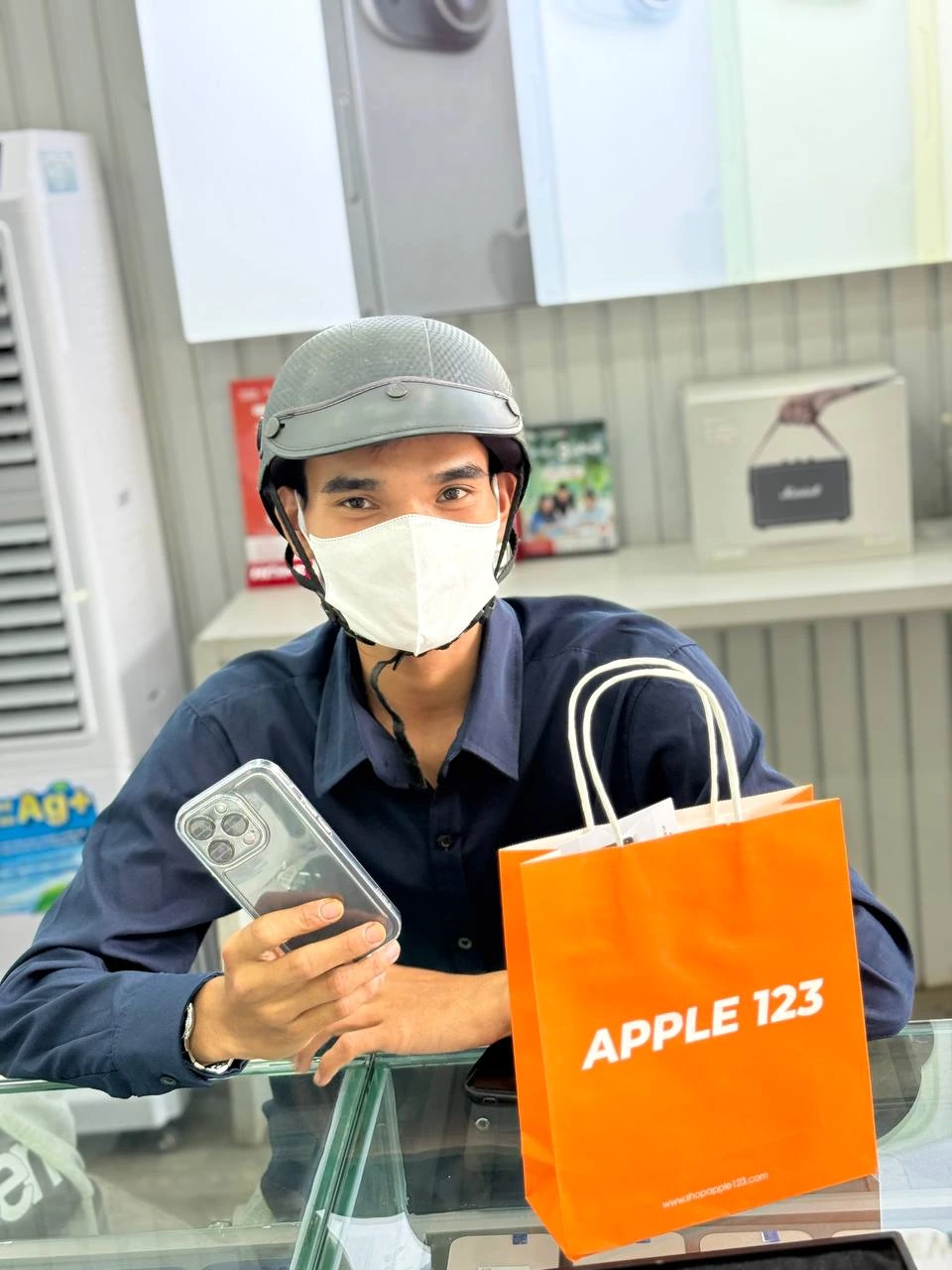 Shop Apple 123 Pleiku tự hào 9 năm đồng hành. Cảm ơn anh đã chọn iPhone 15 Pro hôm nay, chúc anh trải nghiệm vui vẻ!