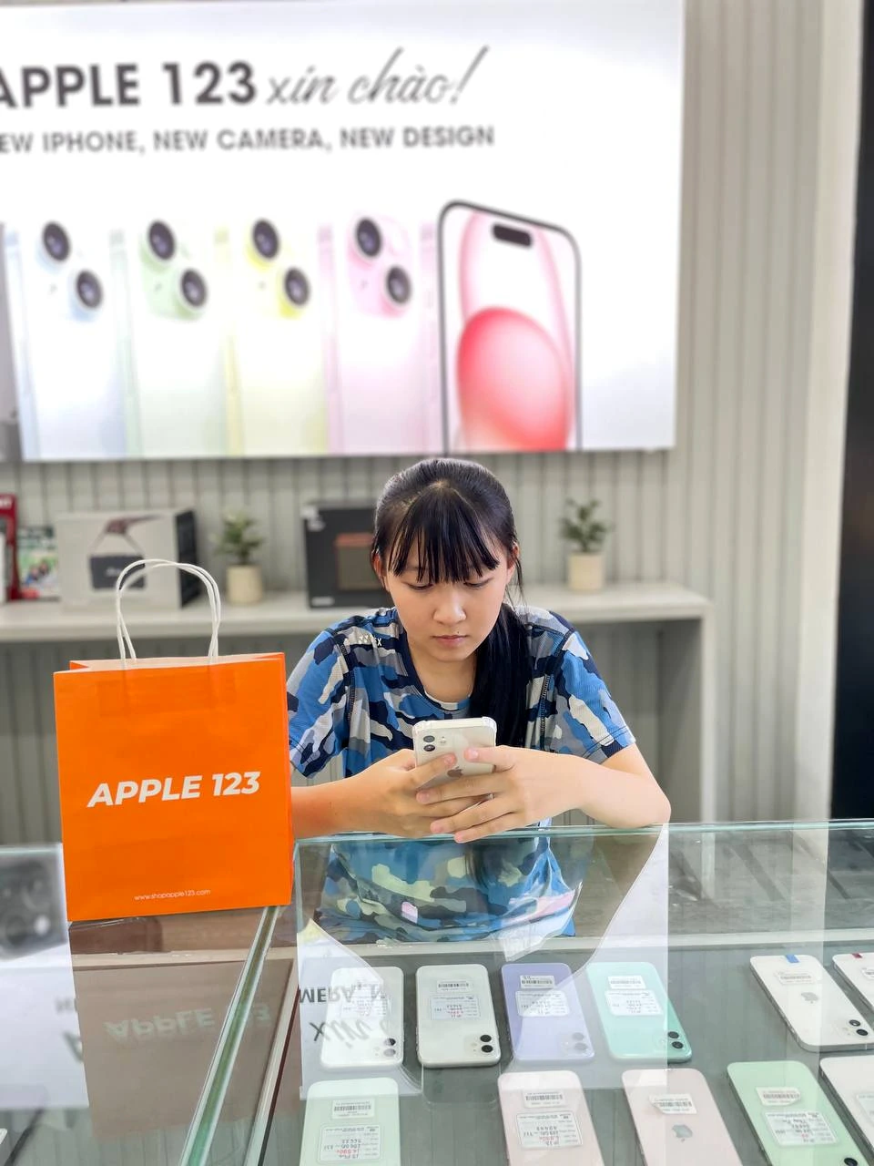 Apple 123 Pleiku xin cảm ơn bạn khách đã tin chọn chiếc iPhone mới — chúc bạn trải nghiệm thật vui!
