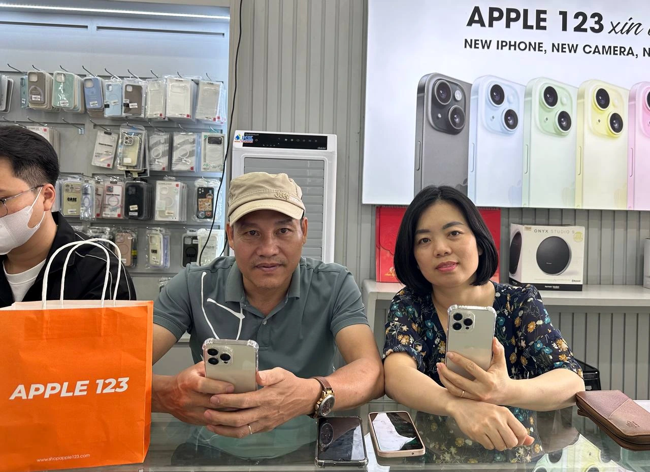 Niềm vui lan tỏa tại Apple 123 Pleiku khi chào đón bộ đôi iPhone 15 Pro Max mới. Chúc quý khách trải nghiệm thật đỉnh!