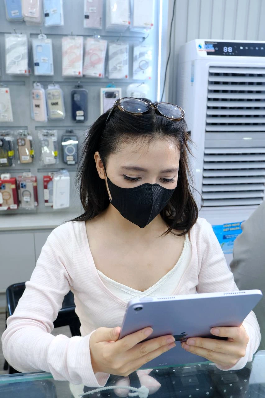 Cảm ơn chị khách xinh đẹp đã tin tưởng chọn iPad Air tại Apple 123. Chúc chị có trải nghiệm thật ưng ý nhé!