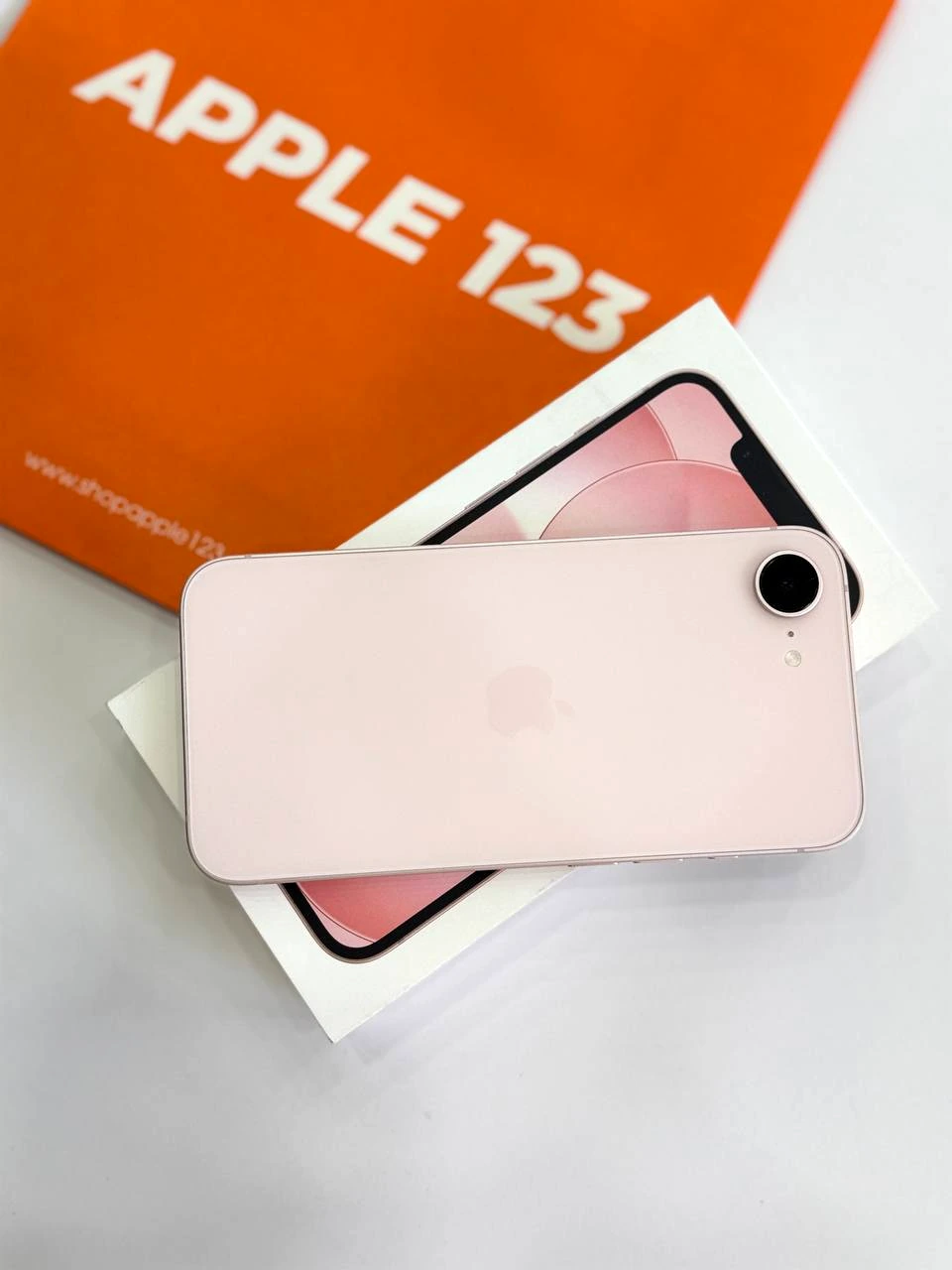 Đón chào chiếc iPhone 15 hồng cực yêu về với chủ nhân mới tại Apple 123 Pleiku — 9 năm uy tín đồng hành.