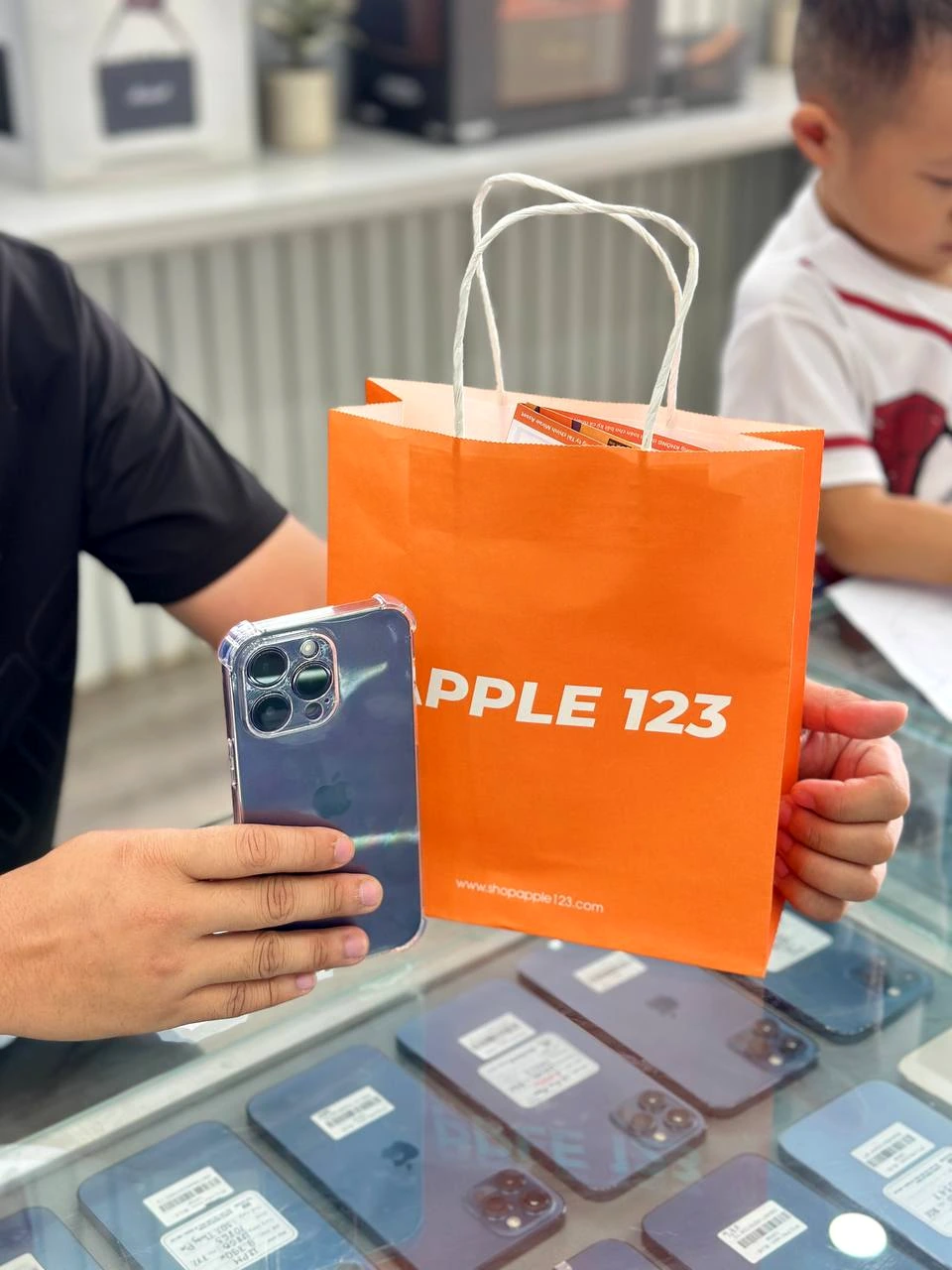 Cảm ơn quý khách đã tin chọn iPhone 15 Pro tại Shop Apple 123 Pleiku. Chúc bạn trải nghiệm thật tuyệt vời!