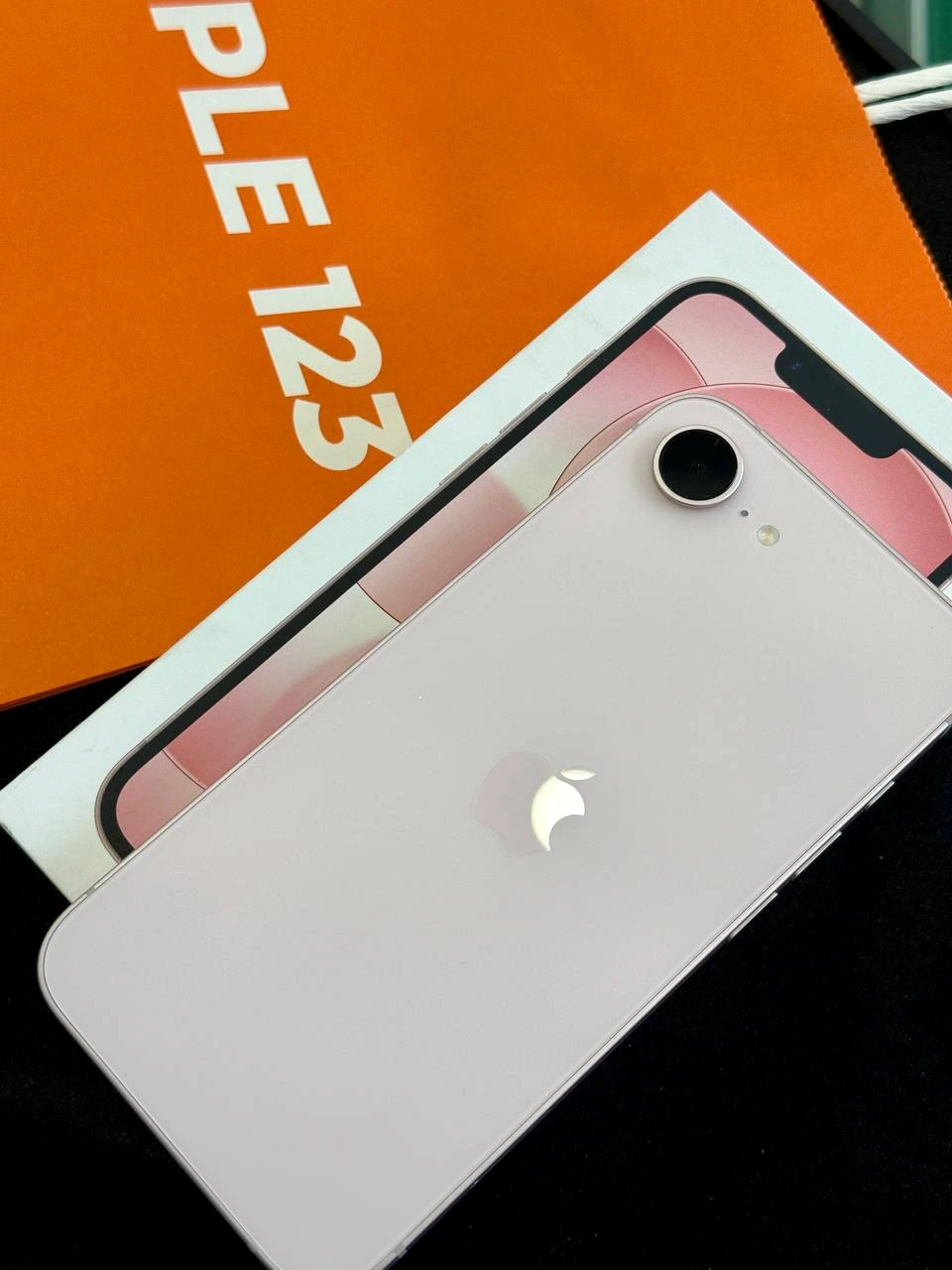 Chiếc iPhone mới toanh sẵn sàng đến tay chủ nhân tại Apple 123 — chúc bạn có trải nghiệm thật tuyệt vời!
