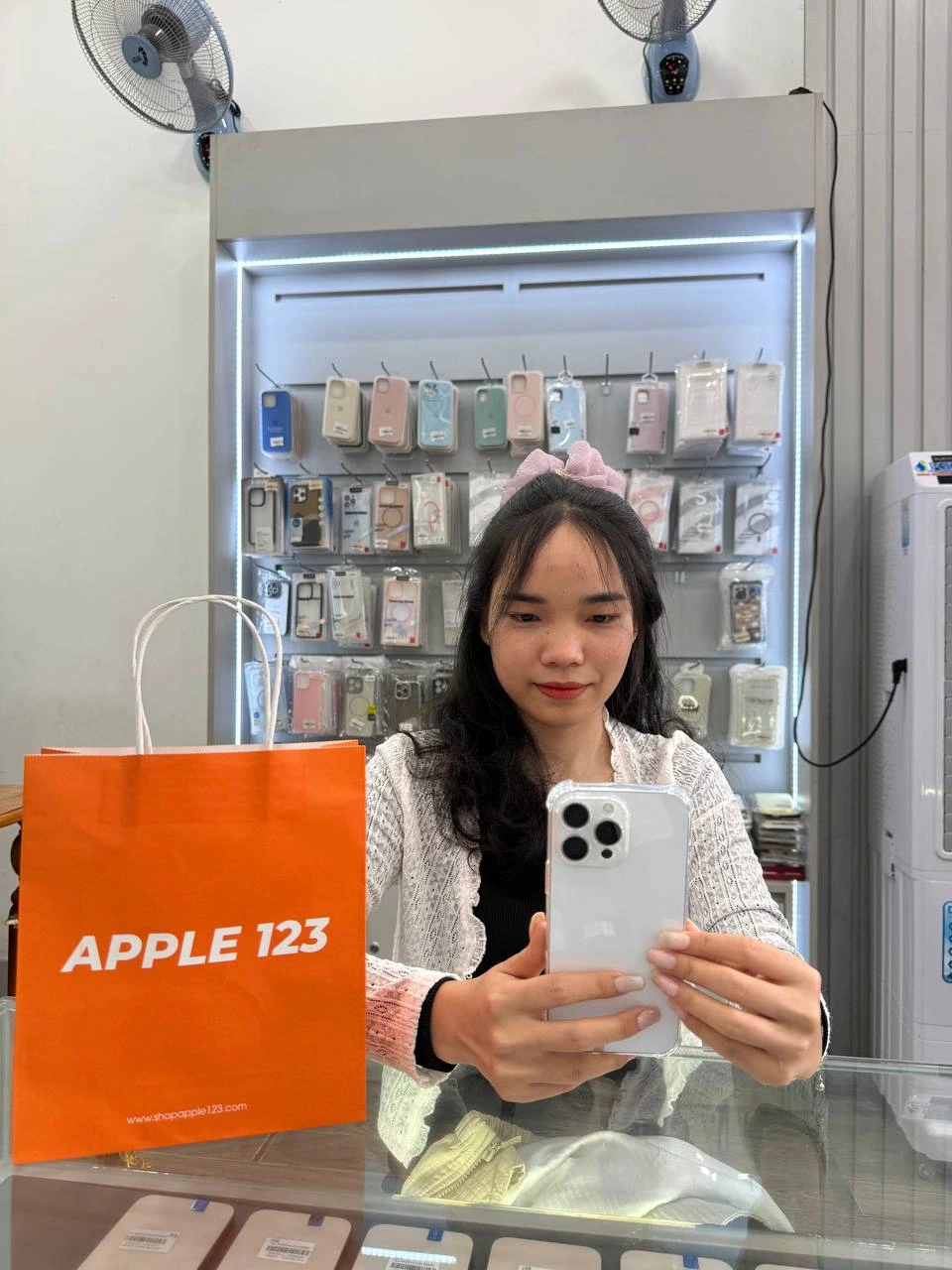 Apple 123 Pleiku hân hạnh đón chào bạn cùng chiếc iPhone 15 Pro mới. Cảm ơn sự tin tưởng của bạn trong suốt 9 năm qua!