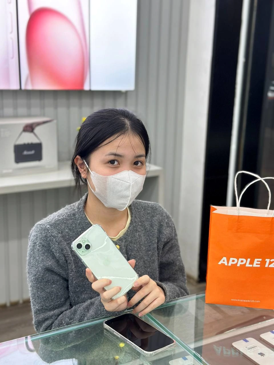 Khách Pleiku ký hợp đồng trả góp iPhone tại Shop Apple 123 — 7 lưu ý chống rủi ro khi mua iPhone trả góp Gia Lai
