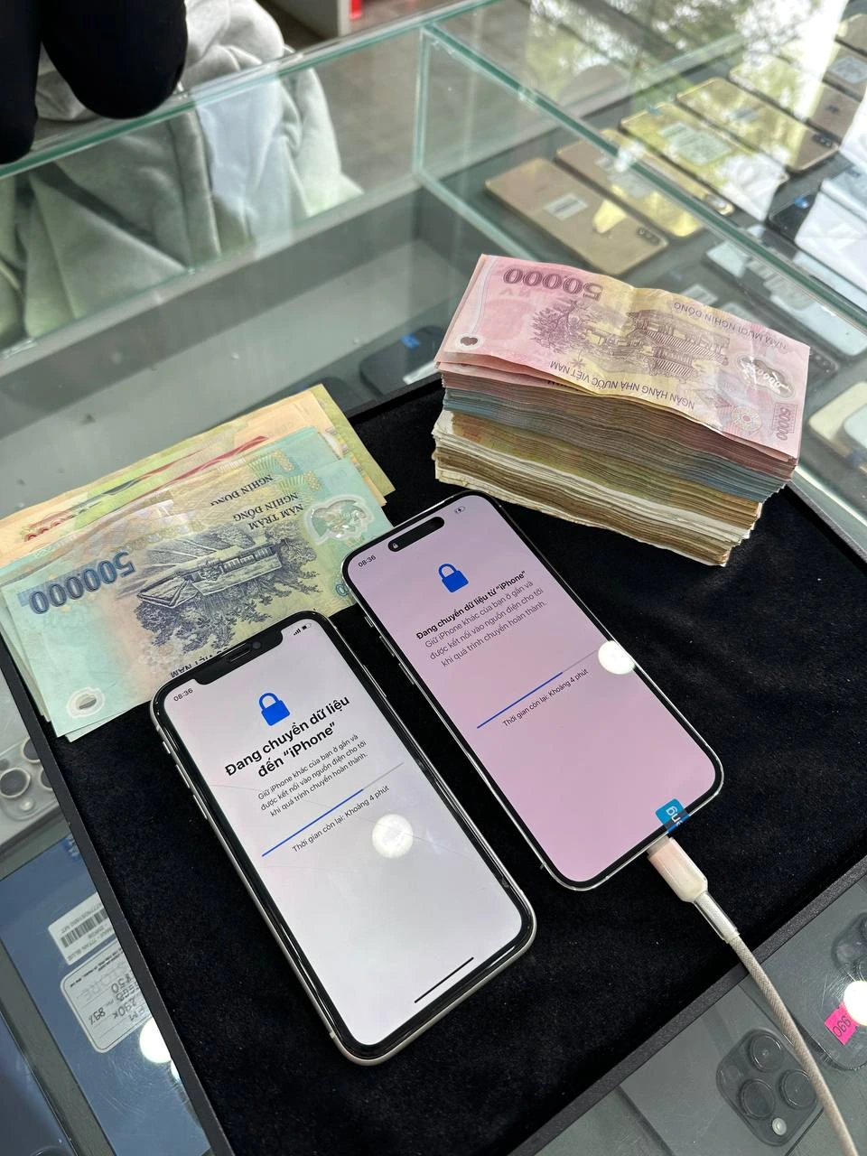 Khoảnh khắc chuyển dữ liệu, sẵn sàng cho những trải nghiệm tuyệt vời cùng iPhone 15 Pro mới tại Apple 123 Pleiku! ✨