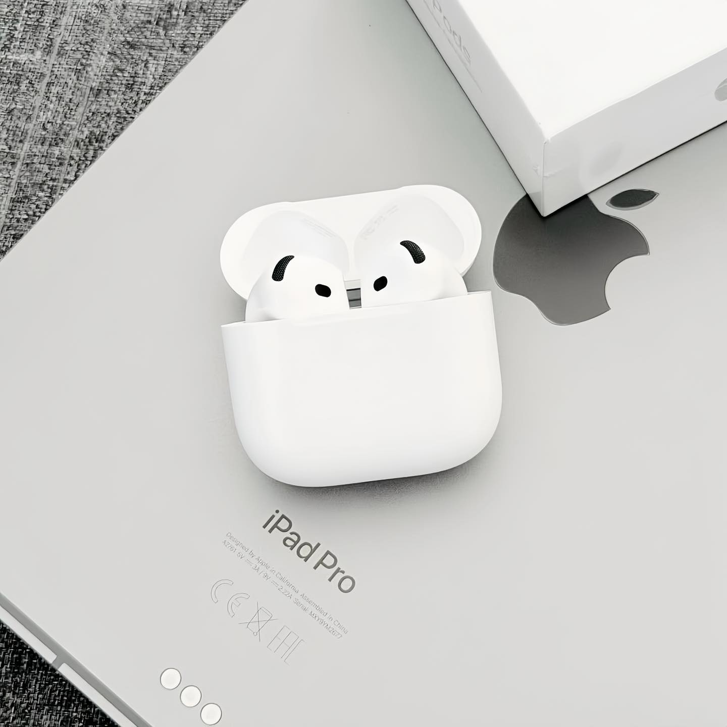 AirPods 4 chỉ hơn 2 triệu — bóc seal ngay tại shop