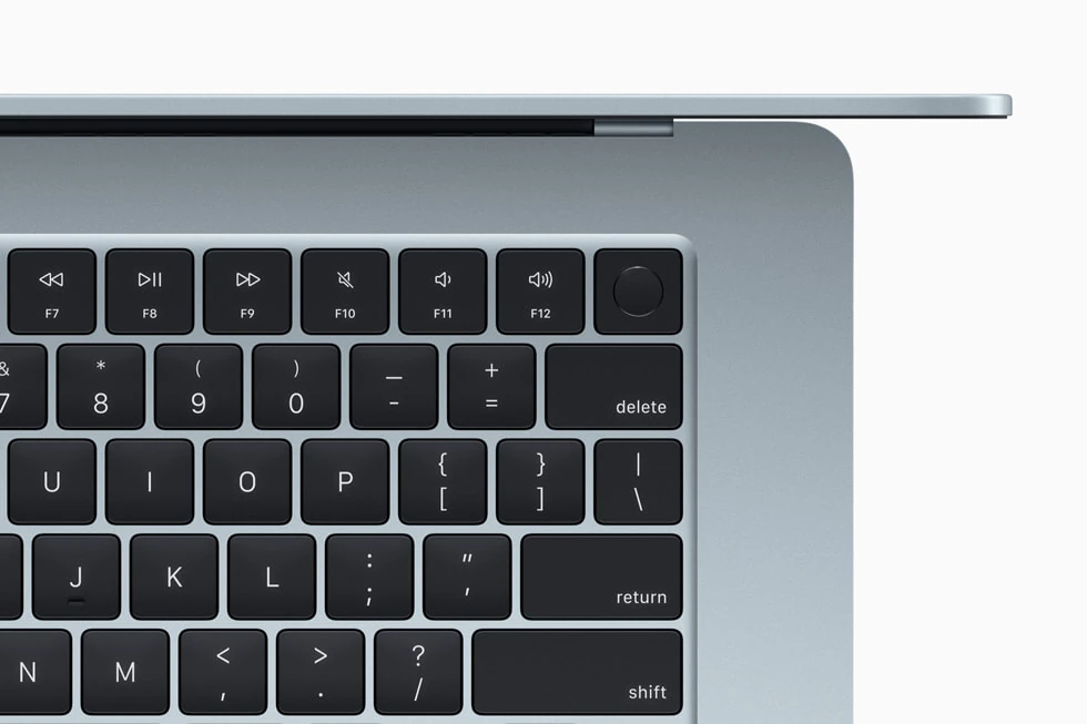 Bàn phím Magic Keyboard + Touch ID trên MacBook Air M4